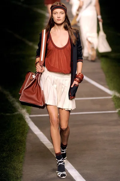 Look 11